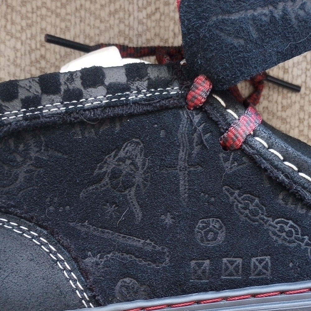 Clarks Black and Red Chukka Boots - Picture 5 of 9